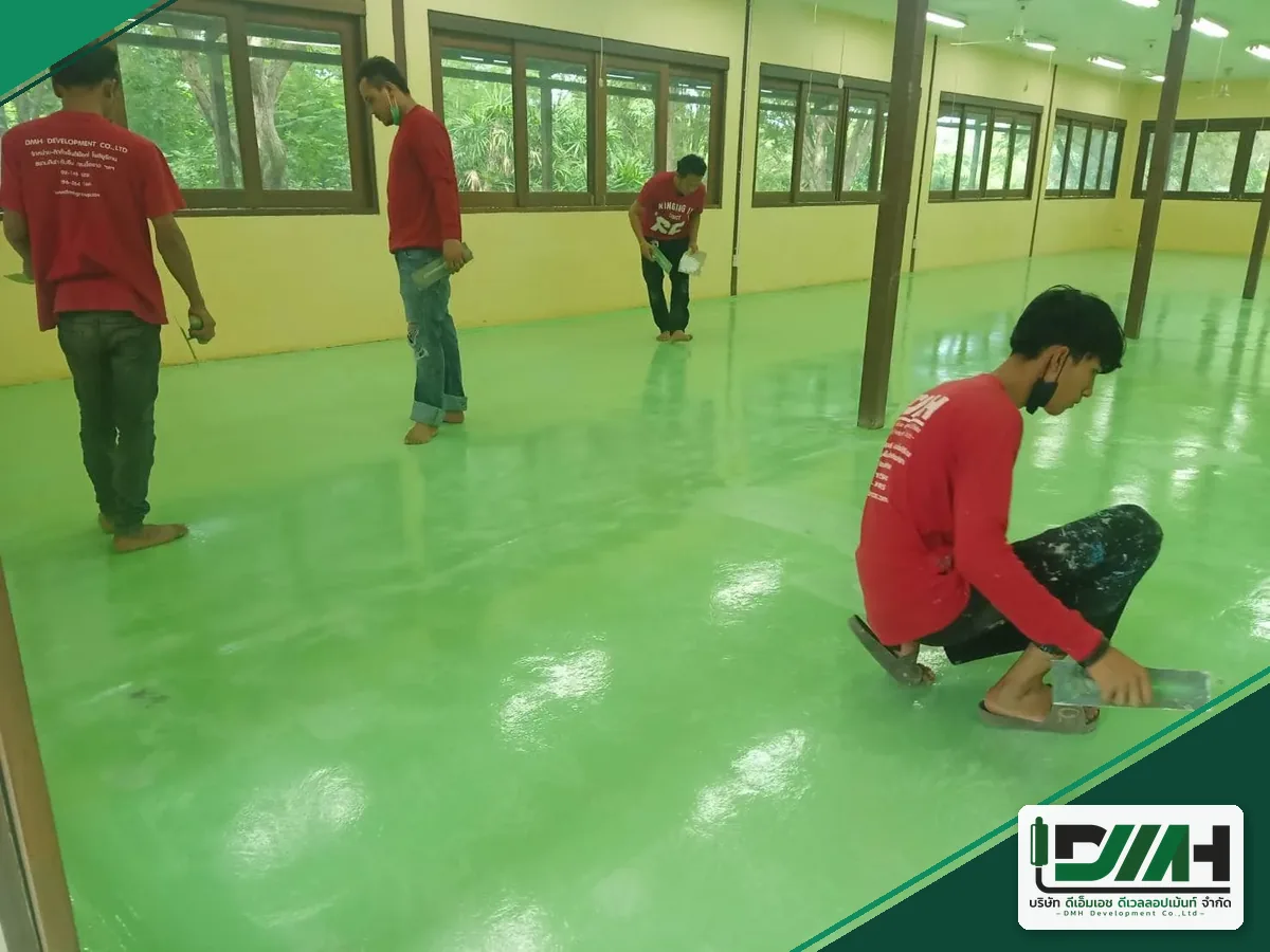 ช่างเคลือบพื้น Epoxy Coating สีเขียวภายในอาคาร