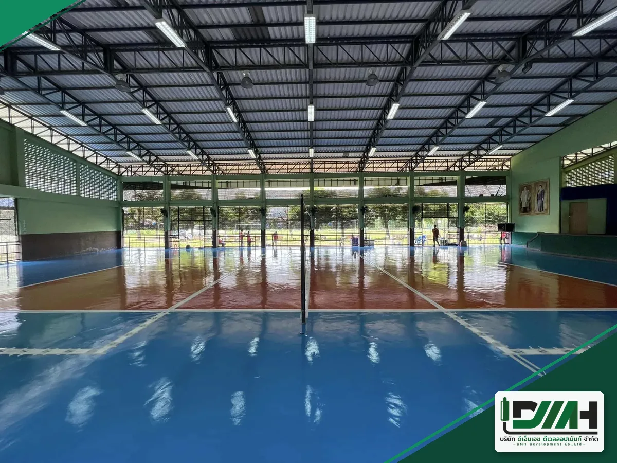 สนามกีฬาอเนกประสงค์ในร่มเคลือบพื้น Epoxy Coating สีน้ำเงินและส้ม